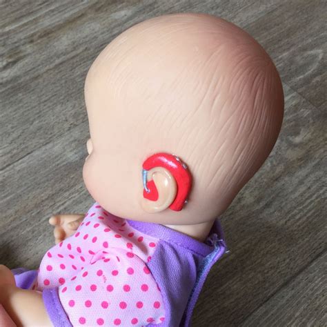 Doll that can hear thanks to its magic